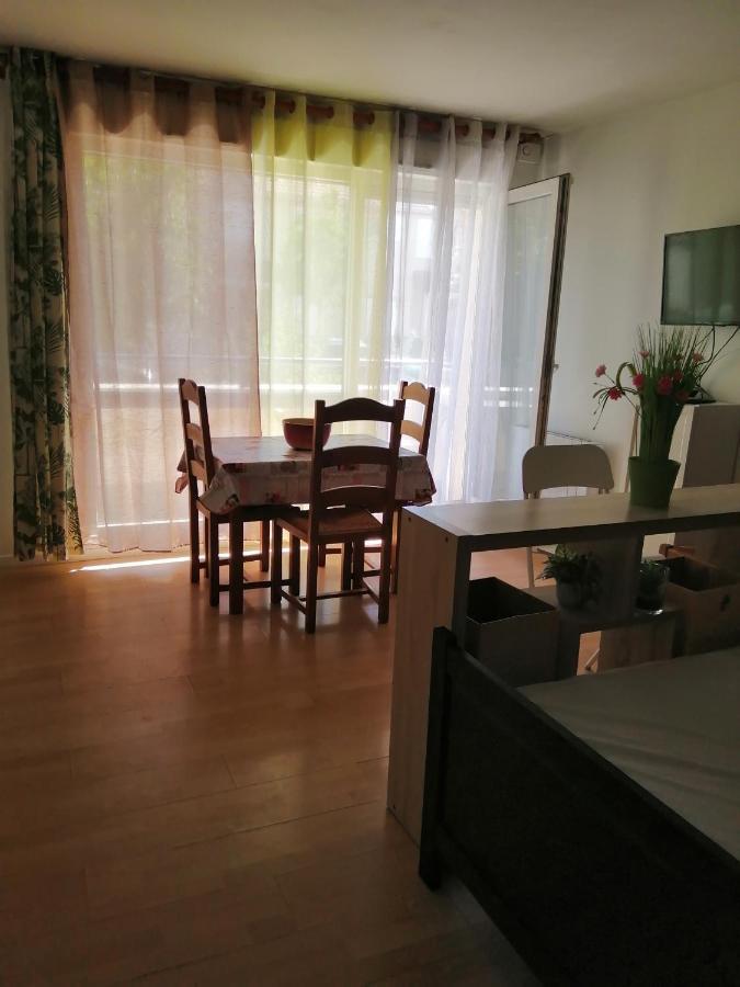 Kievaille Apartment Plaisir Bagian luar foto