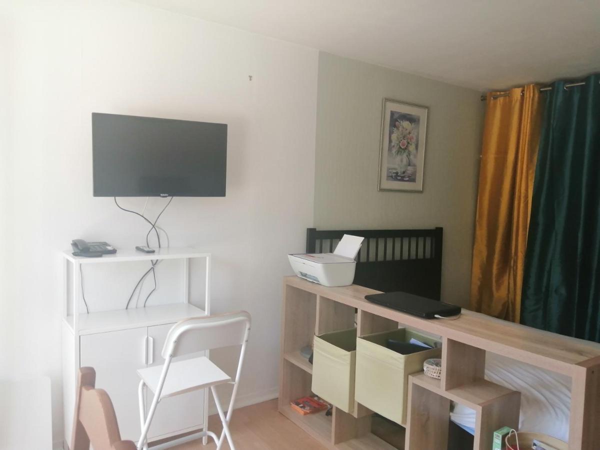 Kievaille Apartment Plaisir Bagian luar foto