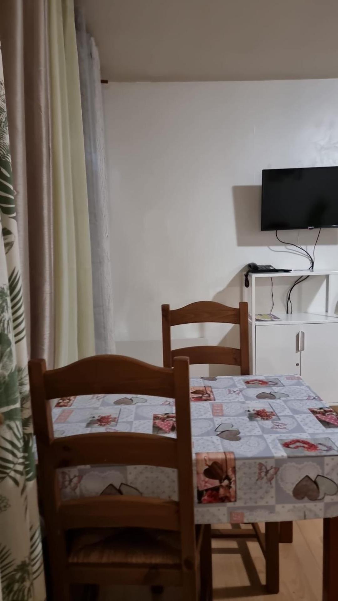 Kievaille Apartment Plaisir Bagian luar foto